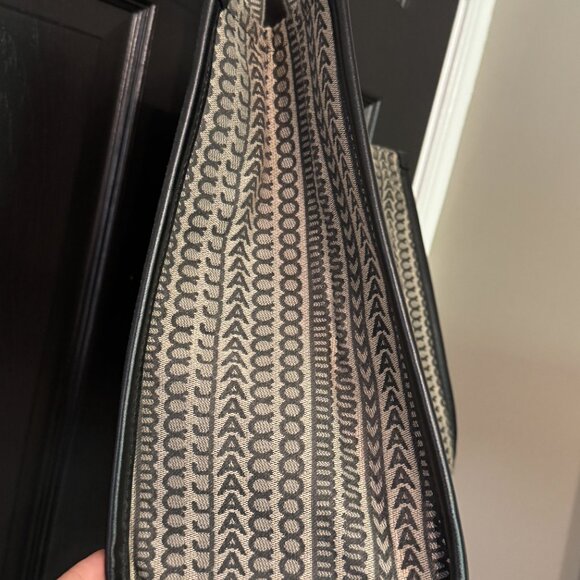 Marc Jacobs  Large The Tote Bag Navy Tan Handbag - Picture 2 of 5